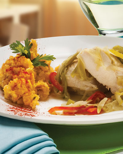 PECHUGA DE POLLO CON PURÉ DE CHOCLO Y VERDURA
